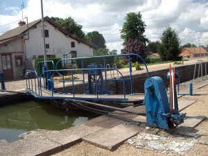 Foto: Schleuse im Canal de Roanne